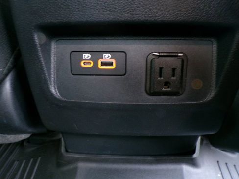 Used 2022 Nissan Frontier PRO-4X image 10