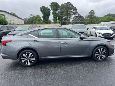 Used 2021 Nissan Altima 2.5 SV image 8