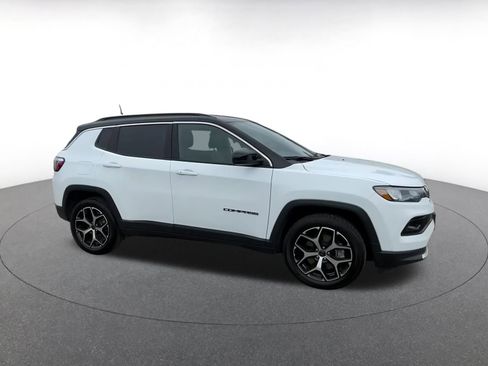 Used 2025 Jeep Compass Limited image 2