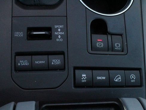 Used 2021 Toyota Highlander LE image 41