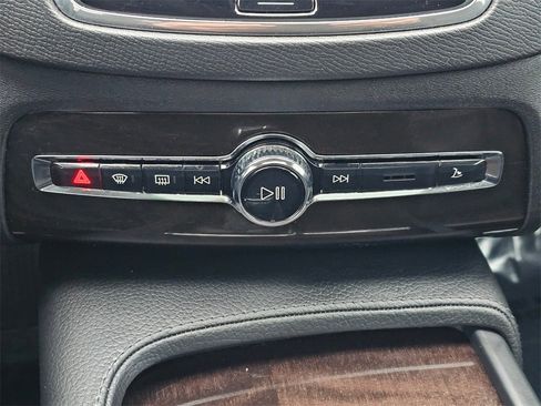 Used 2018 Volvo XC90 T5 Momentum w/ Convenience Package image 33