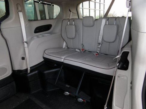 Used 2018 Chrysler Pacifica Limited w/ Tire & Wheel Group image 22