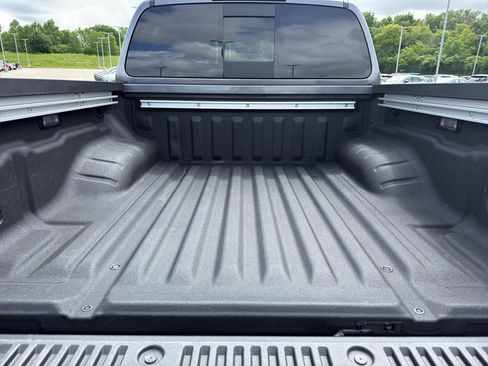 Certified 2023 Nissan Frontier SV w/ SV Convenience Package AWD/4WD image 8