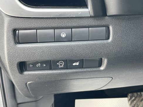 Used 2023 Nissan Rogue SL w/ SL Premium Package image 29