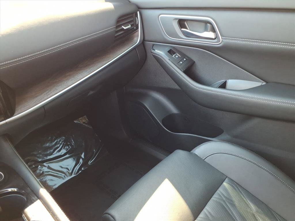 Used 2024 Nissan Rogue Platinum w/ Platinum Premium Package FWD image 22