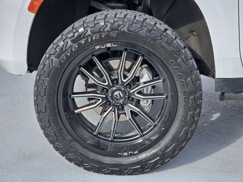 Used 2023 GMC Yukon AT4 image 13