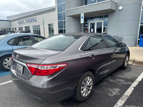 Used 2017 Toyota Camry LE FWD image 4