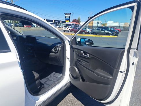 Used 2022 Hyundai Kona SEL w/ Convenience Package AWD/4WD image 16