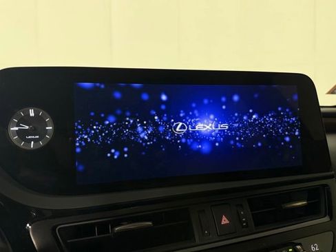 Used 2024 Lexus ES 350 Ultra Luxury w/ Accessory Package (Z2) FWD image 25