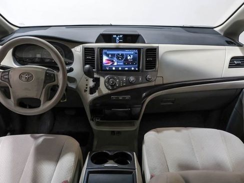 Used 2011 Toyota Sienna LE FWD image 18