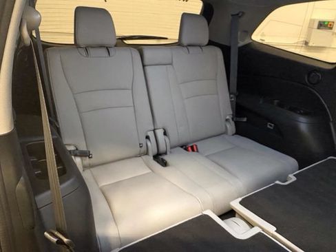 Used 2018 Honda Pilot Touring image 25