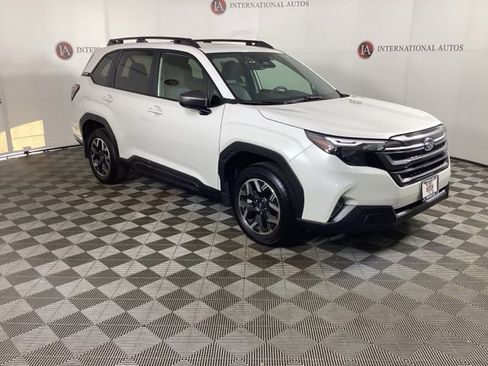 Used 2025 Subaru Forester Premium image 3
