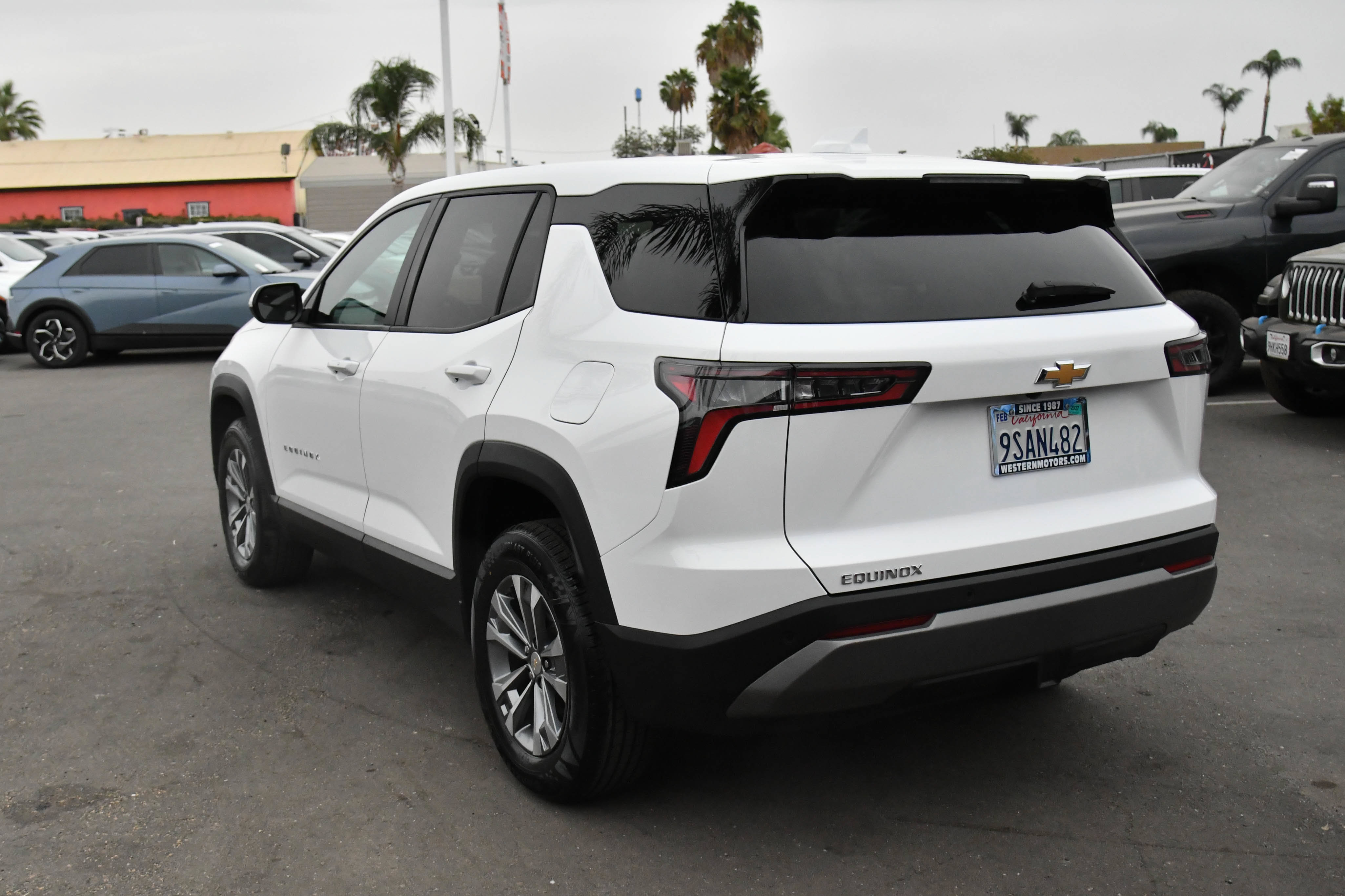 Used 2025 Chevrolet Equinox LT FWD image 6