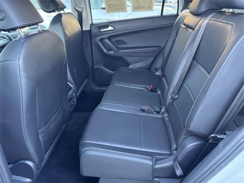 Used 2019 Volkswagen Tiguan SE image 11