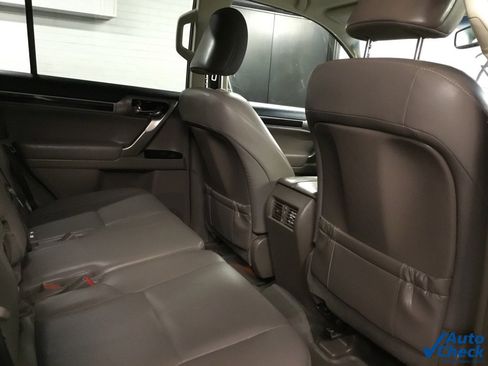 Used 2018 Lexus GX 460 image 32