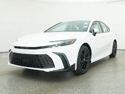 Used 2026 Toyota Camry SE FWD image 41