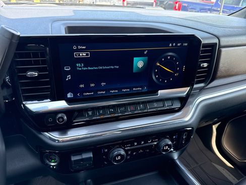 Used 2024 Chevrolet Silverado 2500 High Country w/ Technology Package AWD/4WD image 21