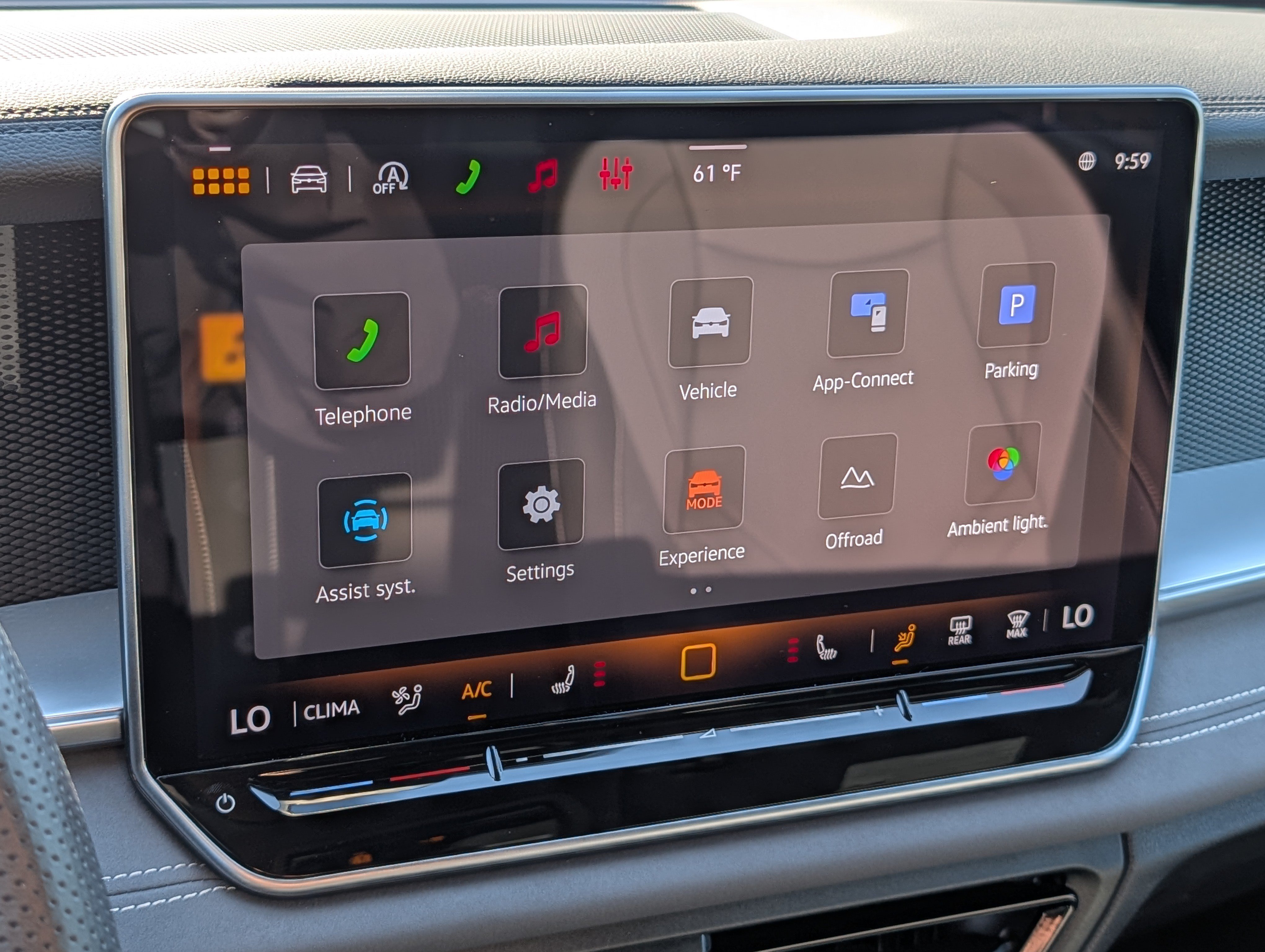 Certified 2026 Volkswagen Tiguan SE R-Line AWD/4WD image 20