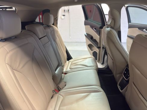 Used 2019 Lincoln Nautilus Reserve image 25