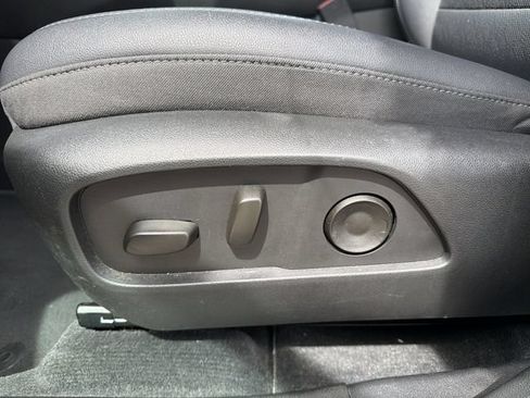 Used 2025 Chevrolet Equinox LT w/ Convenience Package II FWD image 10
