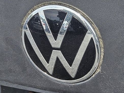 Used 2023 Volkswagen Taos SE w/ Panoramic Sunroof Package FWD image 29