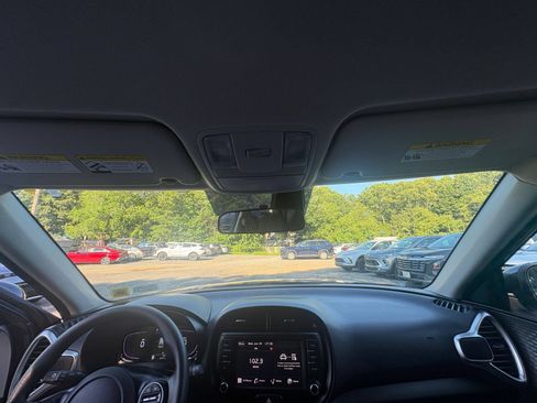 Used 2025 Kia Soul LX w/ LX Technology Package FWD image 30
