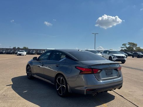 Certified 2023 Nissan Altima 2.5 SR w/ SR Premium Package FWD image 18