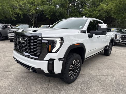 Used 2024 GMC Sierra 2500 Denali Ultimate AWD/4WD image 3