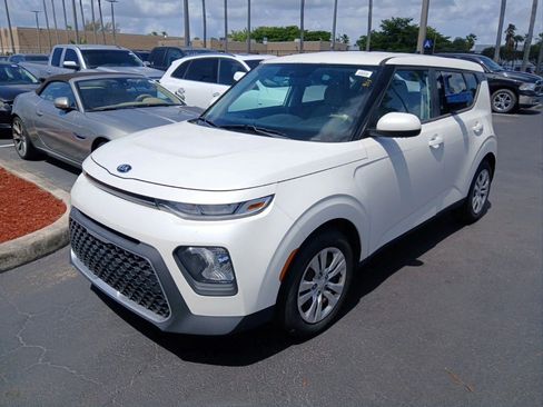 Used 2021 Kia Soul LX FWD image 2