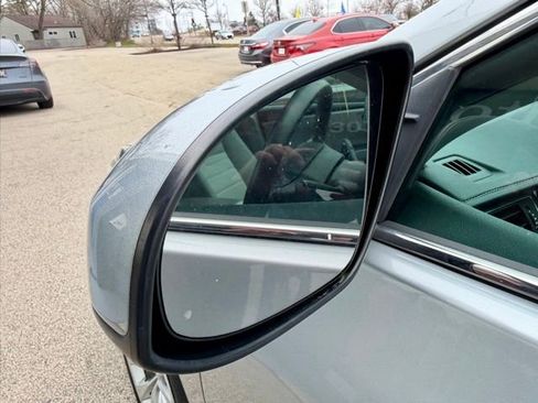 Used 2016 Toyota Camry LE image 10