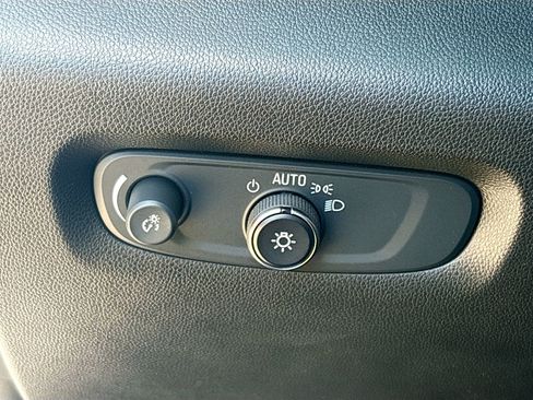 Used 2022 Chevrolet Traverse RS FWD image 10