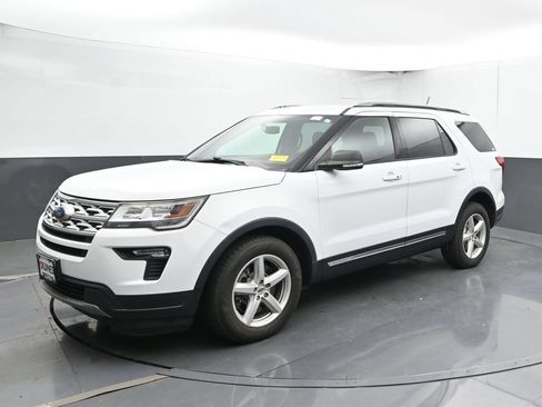 Used 2019 Ford Explorer XLT w/ Equipment Group 201A FWD image 8
