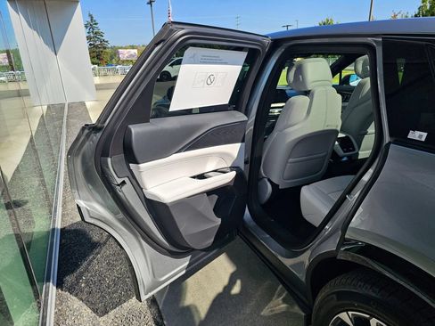 New 2026 Cadillac Lyriq Sport AWD/4WD image 15