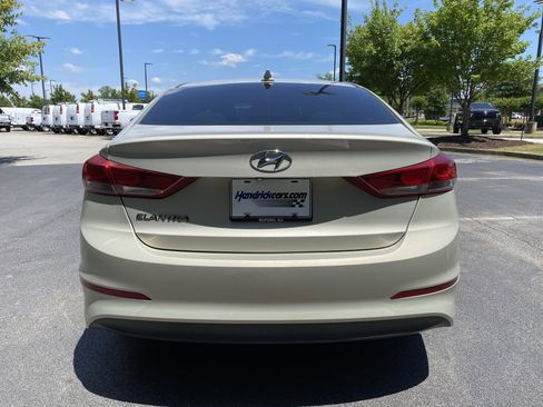 Used 2017 Hyundai Elantra SE FWD image 8