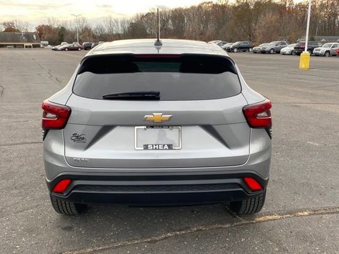 Certified 2024 Chevrolet Trax LS w/ LS Convenience Package image 5