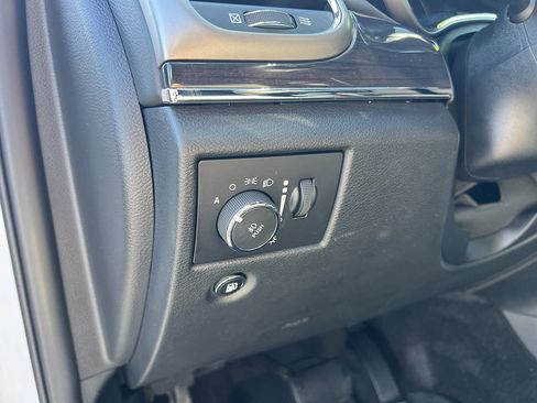 Used 2018 Jeep Grand Cherokee Overland AWD/4WD image 30