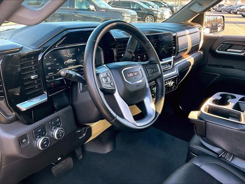Used 2024 GMC Sierra 1500 SLT image 12