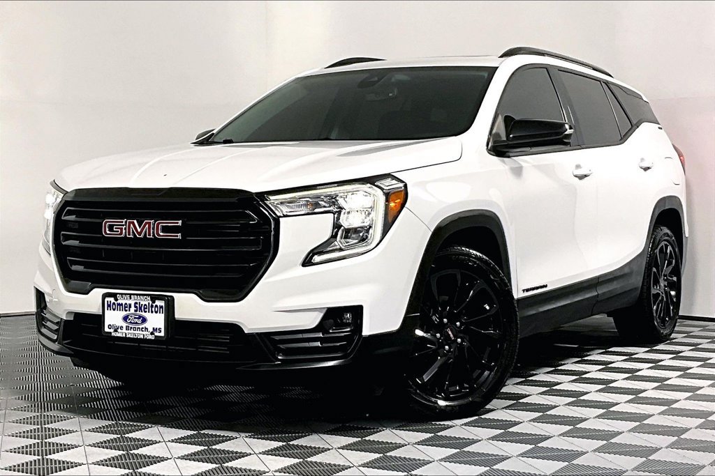 Used 2023 GMC Terrain SLT w/ Elevation Edition FWD image 2