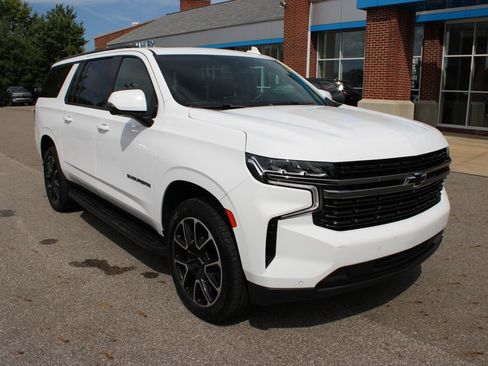 Certified 2022 Chevrolet Suburban RST w/ Luxury Package AWD/4WD image 3