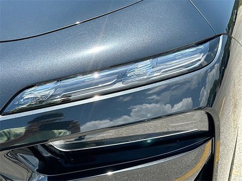 Used 2024 BMW i7 xDrive60 w/ Executive Package image 38