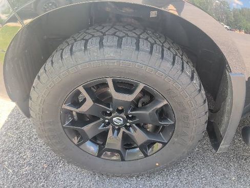 Used 2020 Nissan Frontier SV w/ Midnight Edition Floor Mats AWD/4WD image 12