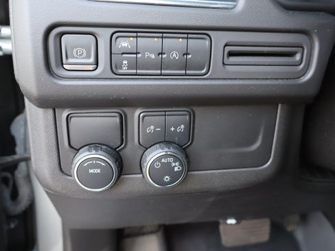 Used 2023 Chevrolet Suburban Premier RWD image 21