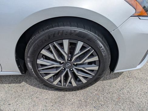 Used 2024 Nissan Altima 2.5 SV image 12