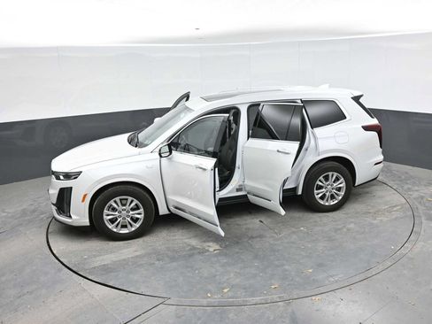 Used 2024 Cadillac XT6 Luxury AWD/4WD image 35