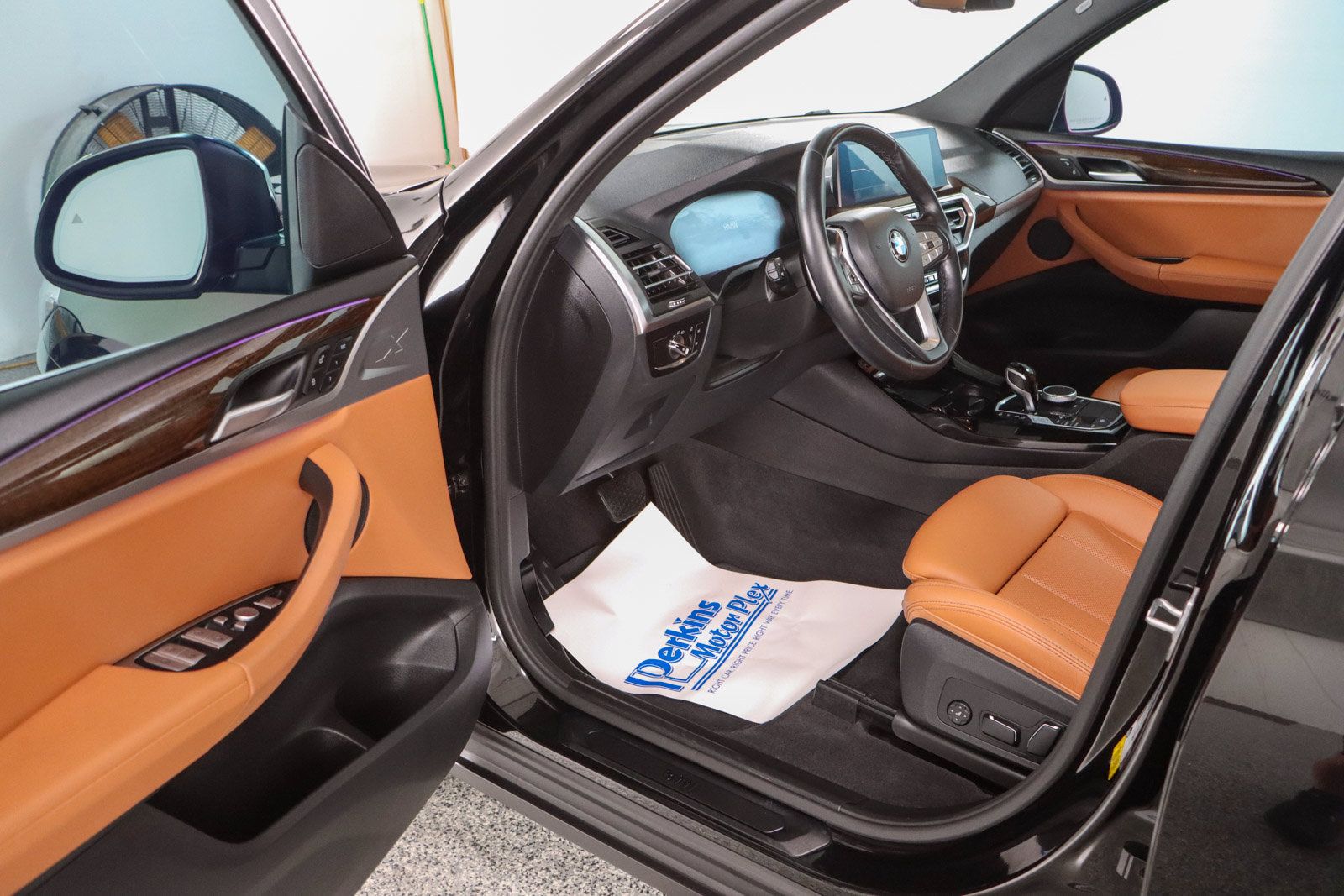 Used 2024 BMW X3 sDrive30i w/ Convenience Package w/ZPA RWD image 3
