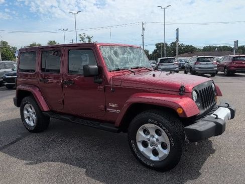 Used 2013 Jeep Wrangler Unlimited Sahara w/ Connectivity Group AWD/4WD image 8