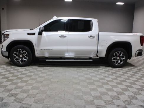 Used 2023 GMC Sierra 1500 SLT w/ X31 Off-Road Package image 8