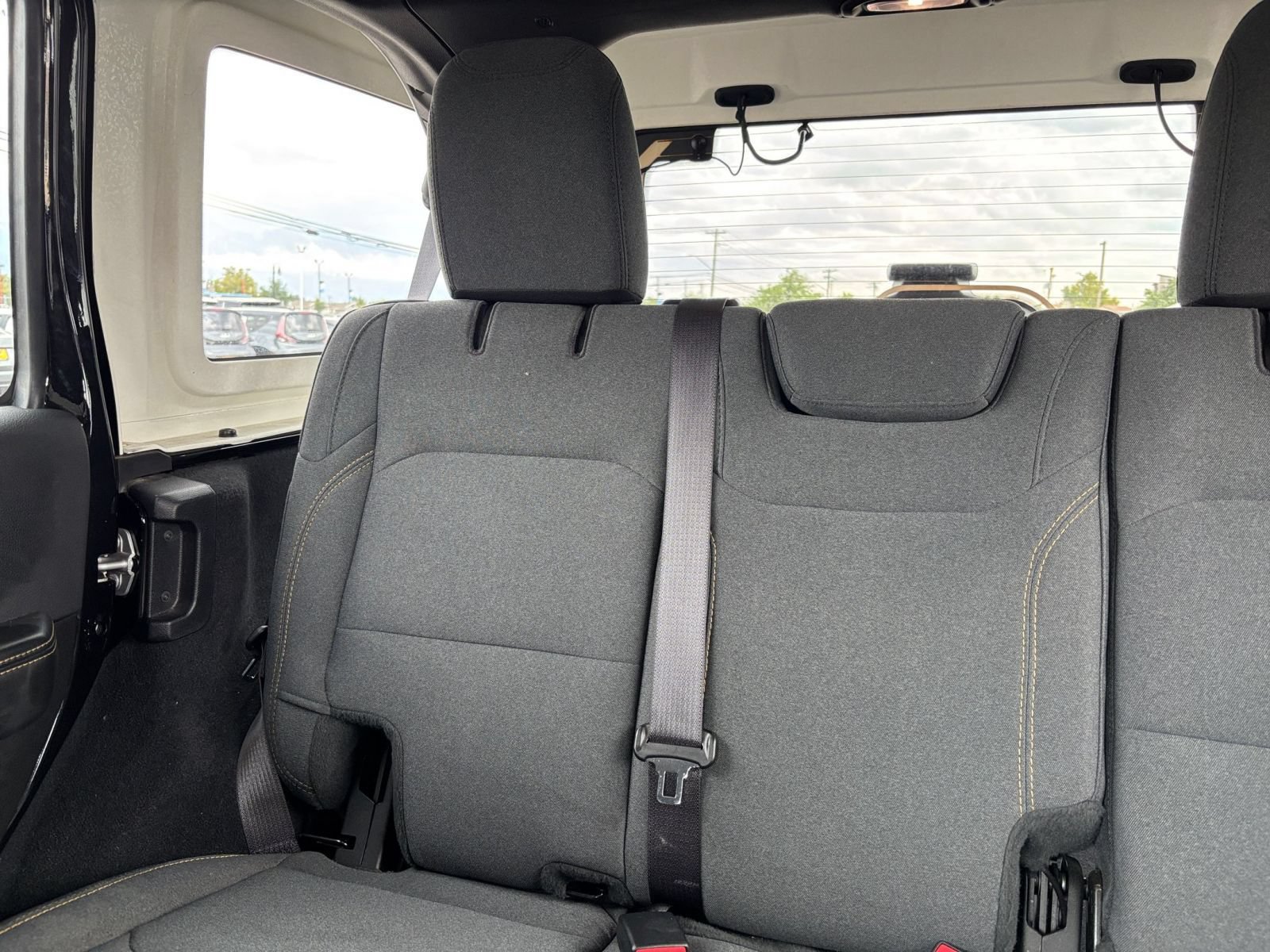 Used 2025 Jeep Wrangler Unlimited Sahara AWD/4WD image 38
