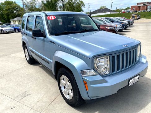 Used 2012 Jeep Liberty Sport w/ Driver Convenience Group image 4