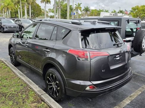 Used 2017 Toyota RAV4 LE image 4